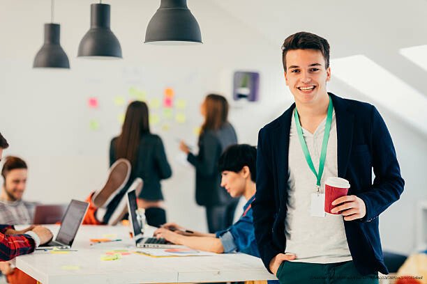 COMMENT LES JEUNES D'AUJOURD'HUI CONSTRUISENT LE MONDE DE DEMAIN 4 L'entrepreneuriat jeune et les nouvelles initiatives