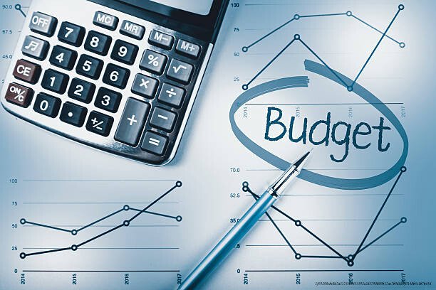 COMMENT COLLABORER AVEC DES MICRO-INFLUENCEURS SANS GROS BUDGET 3 Établir un budget efficace
