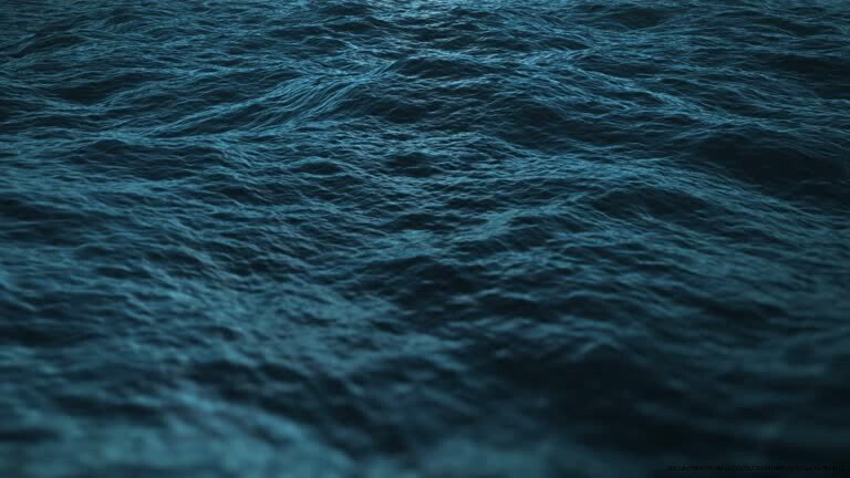 LES MYSTÈRES DE L'OCÉAN PROFOND QUE LA SCIENCE N'A PAS ENCORE RÉSOLUS 4 Dark deep stormy ocean waves. HI resolution.