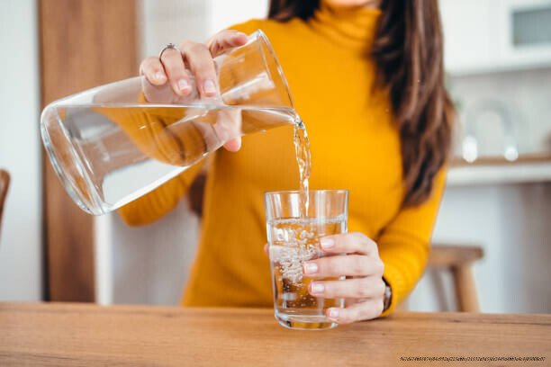HYDRATATION ET PRODUCTIVITÉ : POURQUOI BOIRE DE L’EAU CHANGE TOUT 🔥