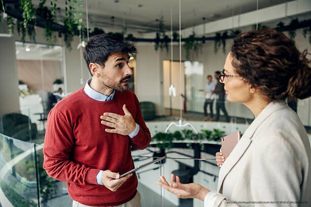 COMMUNICATION NON VIOLENTE : RÉSOUDRE LES CONFLITS AVEC CALME 4 Formuler des Demandes Constructives