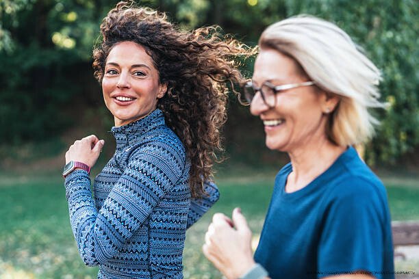 MARCHE RAPIDE ET SANTÉ : LES BIENFAITS SOUS-ESTIMÉS DE 30 MINUTES PAR JOUR 4 Comparaison avec d'autres formes d'exercice