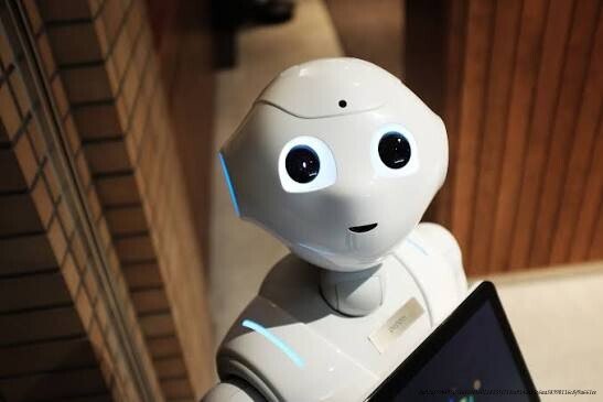 LES ROBOTS COMPAGNONS POUR PERSONNES ÂGÉES : SOLUTION HUMAINE OU ABANDON DÉGUISÉ