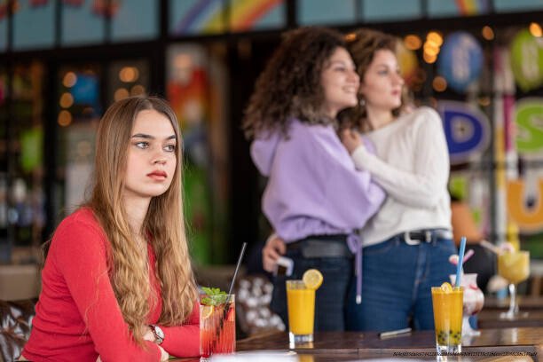 POURQUOI LA JALOUSIE SOCIALE EST L'ÉMOTION LA PLUS DESTRUCTRICE DANS UN GROUPE 4 Les réactions face à la jalousie sociale