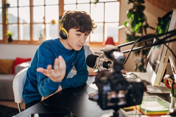 COMMENT LES INFLUENCEURS ONT REMPLACÉ LES JOURNALISTES DANS LA VIE DES JEUNES 6 L'avenir des médias et de l'influence