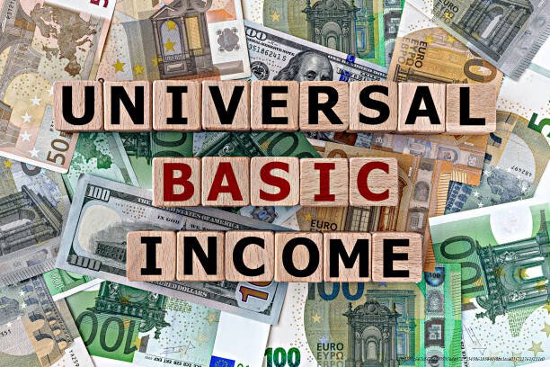 REVENU UNIVERSEL DE BASE : LA SEULE SOLUTION FACE AU CHÔMAGE MASSIF CAUSÉ PAR L'IA 3 Critiques et Limites du Revenu Universel de Base