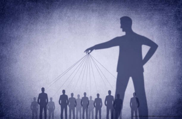COMMENT RÉSISTER À LA MANIPULATION SOCIALE DANS UN MONDE QUI VEUT VOUS CONTRÔLER 2 manipulation sociale