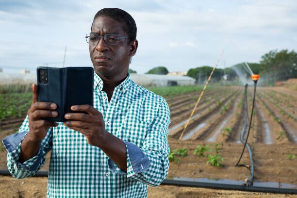 COMMENT L’IA AIDE LES AGRICULTEURS AFRICAINS À MULTIPLIER LEURS RÉCOLTES PAR TROIS