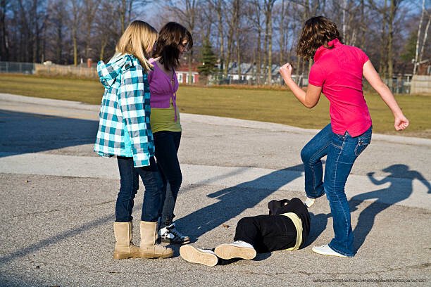 L'EFFET SPECTATEUR : POURQUOI PERSONNE N'AIDE QUAND IL Y A TROP DE MONDE AUTOUR 1 L'effet spectateur
