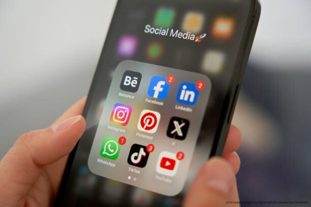 COMMENT LES RÉSEAUX SOCIAUX SONT DEVENUS DES OUTILS DE SURVEILLANCE ET DE CONTRÔLE 4 Les enjeux éthiques