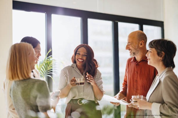 POURQUOI NOUS CHANGEONS D'OPINION QUAND NOUS ENTRONS DANS UN GROUPE SOCIAL NOUVEAU 5 Adoption et rejet des opinions en groupe