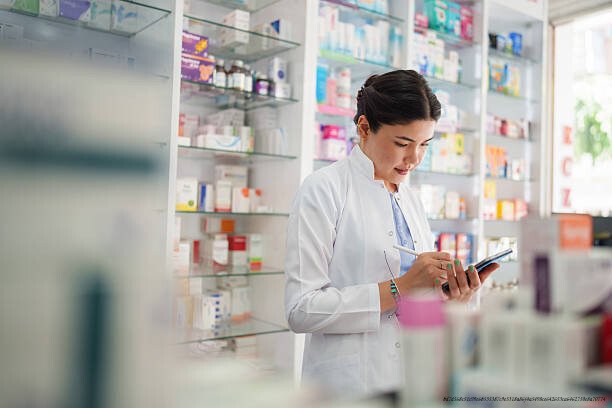 COMMENT LES LOBBYS PHARMACEUTIQUES CONTRÔLENT LES DÉCISIONS DE SANTÉ MONDIALE 6 Vers un Équilibre