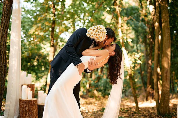 LES MARIAGES STRATÉGIQUES DES ÉLITES MONDIALES : GARDER LE POUVOIR PAR L’UNION 🔥