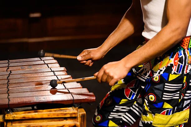 POURQUOI LES JEUNES AFRICAINS CRÉENT UNE NOUVELLE IDENTITÉ CULTURELLE MONDIALE 3 La musique et les arts