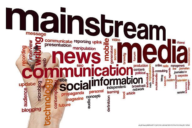 COMMENT LES MÉDIAS MAINSTREAM SONT UTILISÉS POUR FAÇONNER CE QUE VOUS PENSEZ 3 Mainstream media concept word cloud background