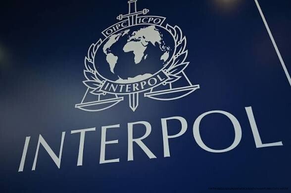 COLLABORATION ENTRE INTERPOL ET LES FORCES DE POLICE MONDIALES POUR TRAQUER LES CRIMINELS INTERNATIONAUX