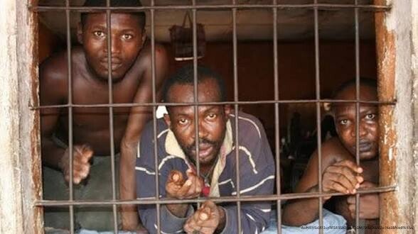 LES PRISONS AFRICAINES : UN PHÉNOMÈNE DE SURPOPULATION ET DE DANGER 4 Efforts gouvernementaux et réformes