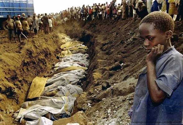 LA PSYCHOLOGIE DU GÉNOCIDE : COMPRENDRE LA TRANSFORMATION DES VOISINS EN BOURREAUX 5 Les implications éthiques et morales