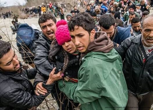 LES PIÈGES MORTELS : COMMENT LES MIGRANTS DÉSESPÉRÉS TOMBENT DANS LES GRIFFES DES PASSEURS SANS SCRUPULES
