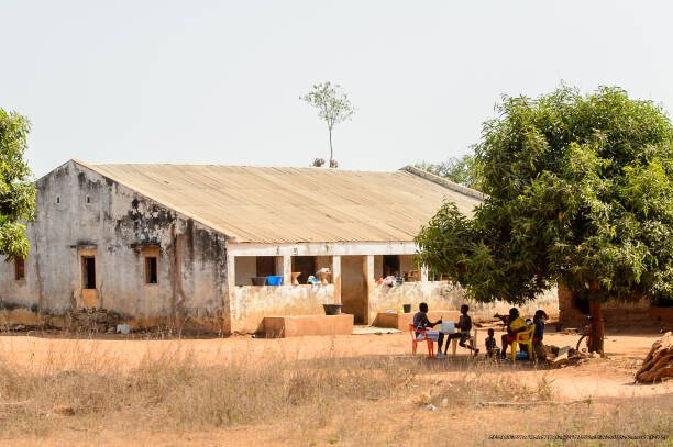 L'IMPACT DES ÉCOLES COMMUNAUTAIRES SUR LE DESTIN DES VILLAGES AFRICAINS 4 Changements sociaux engendrés