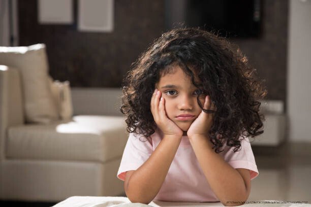 COMMENT IDENTIFIER LES SIGNES D'ABUS SEXUEL CHEZ LES ENFANTS NON VERBEAUX 6 Child, Girls, Smart Phone, studio,