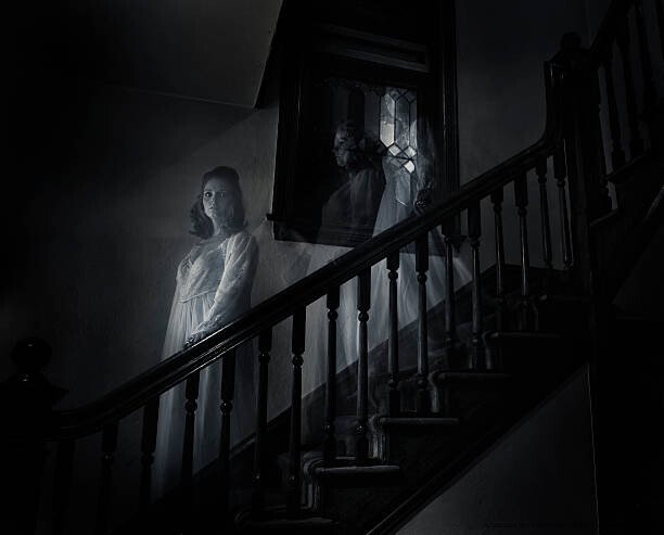COMPRENDRE LES POLTERGEISTS : MYTHES ET RÉALITÉS 6 entre théorie et croyance