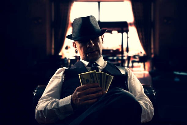 L'INFLUENCE CONTINUE DE LA MAFIA ITALIENNE SUR L'ÉCONOMIE MONDIALE 3 vintage Italian mafia gangster in 1930’s in New York