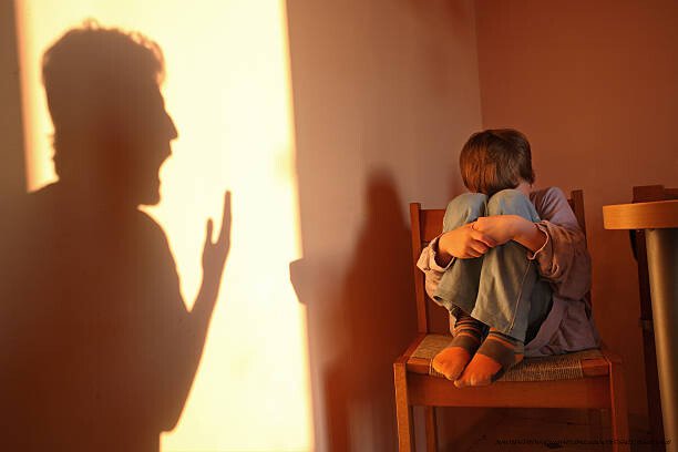 L'IMPACT DURABLE DES VIOLENCES PARENTALES SUR LE CERVEAU DES ENFANTS 5 Témoignages et études de cas