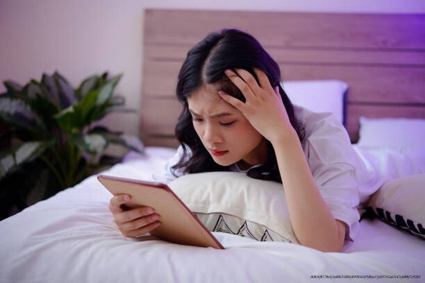 DOOMSCROLLING : POURQUOI VOUS NE POUVEZ PAS ARRÊTER DE DÉFILER LES MAUVAISES NOUVELLES 🔥