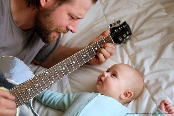 L'IMPACT DE LA MUSIQUE SUR LE DÉVELOPPEMENT INTELLECTUEL DES ENFANTS DÈS LA NAISSANCE 4 compétences linguistiques