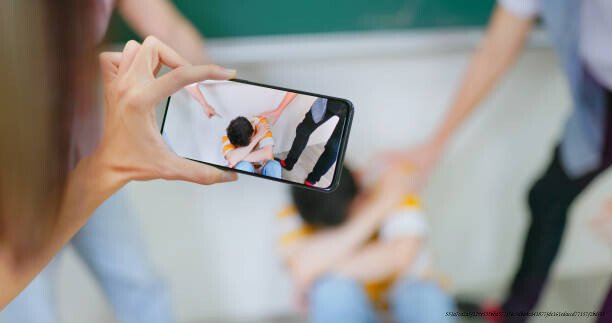 CYBERHARCÈLEMENT : LES SÉQUELLES PSYCHOLOGIQUES QUI DURENT DES ANNÉES APRÈS LES FAITS 🔥