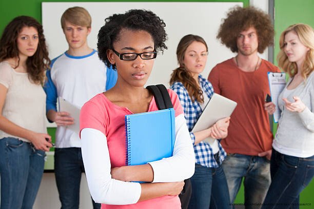 COMMENT LE RACISME QUOTIDIEN CRÉE DES TRAUMATISMES PSYCHOLOGIQUES RÉELS ET DOCUMENTÉS