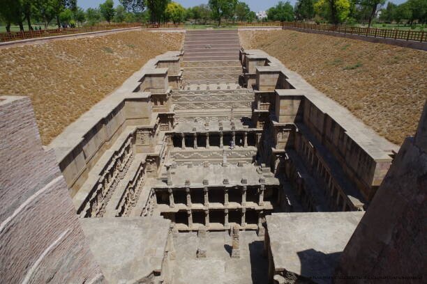 LES MYSTÈRES DE LA DISPARITION DE LA CIVILISATION DE L'INDUS 3 Rani ki Vav at Patan