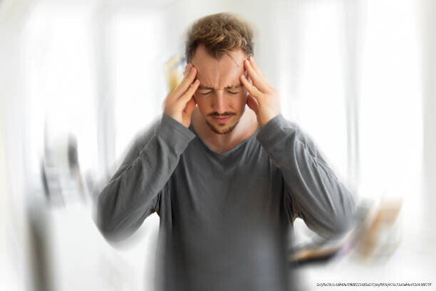 L'ÉMERGENCE DE CAPACITÉS EXTRAORDINAIRES APRÈS UN ACCIDENT CÉRÉBRALE 6 Male with vertigo having strong headaches