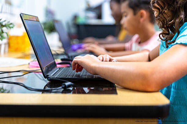 L’AVENIR DE L’ÉDUCATION : L’IMPACT DE L’INTELLIGENCE ARTIFICIELLE SUR LA PERSONNALISATION DE L’APPRENTISSAGE 🔥