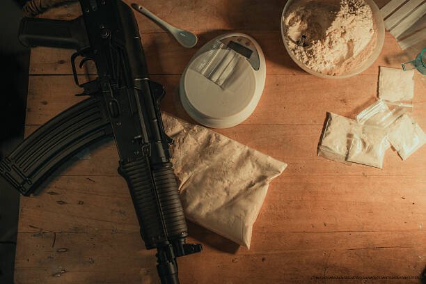 L’IMPACT DU TRAFIC DE DROGUE SUR LES CONFLITS ET LES GOUVERNEMENTS