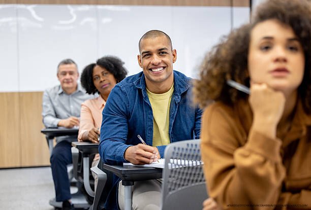 L'ÉCOLE DÉMOCRATIQUE : UN NOUVEAU MODÈLE D'APPRENTISSAGE 5 des écoles démocratiques
