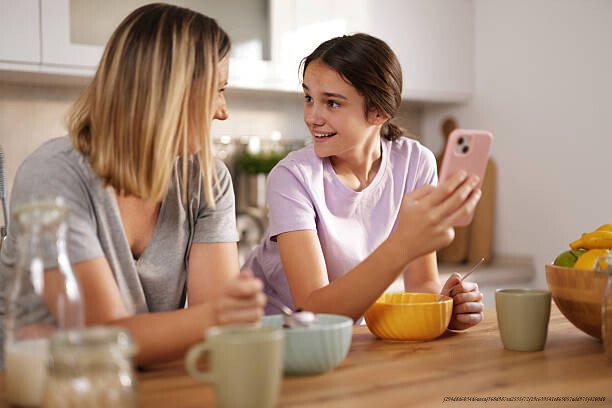COMMENT ÉTABLIR LE DIALOGUE AVEC UN ADOLESCENT DISTANT SELON LES CONSEILS DES PSYCHOLOGUES 5 Encourager l'autonomie
