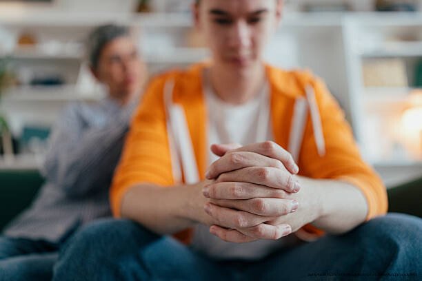 COMMENT COMPRENDRE ET PRÉVENIR LE CYBERHARCELEMENT CHEZ LES ADOLESCENTS 2 Comprendre et prévenir