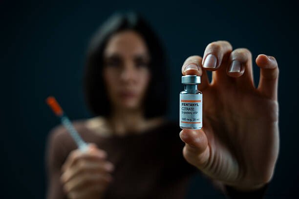 L'IMPACT DÉVASTATEUR DU FENTANYL SUR LA SANTÉ PUBLIQUE 4 Les politiques et réponses sanitaires