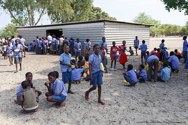 L'IMPACT DES ÉCOLES COMMUNAUTAIRES SUR LE DESTIN DES VILLAGES AFRICAINS 2 écoles communautaires