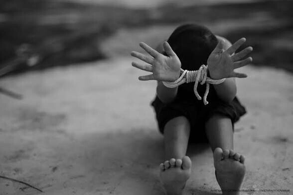 LES ENFANTS VICTIMES DE TRAFIC : CES VISAGES INVISIBLES QUE LE MONDE PRÉFÈRE NE PAS VOIR 2 Les Enfants Victimes de Trafic
